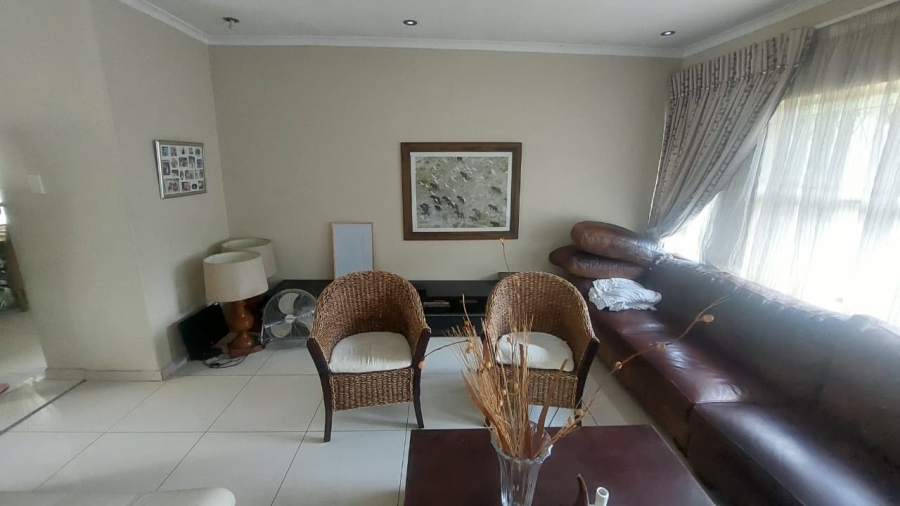 6 Bedroom Property for Sale in Brackenhurst Gauteng