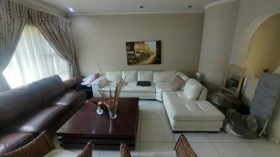 6 Bedroom Property for Sale in Brackenhurst Gauteng