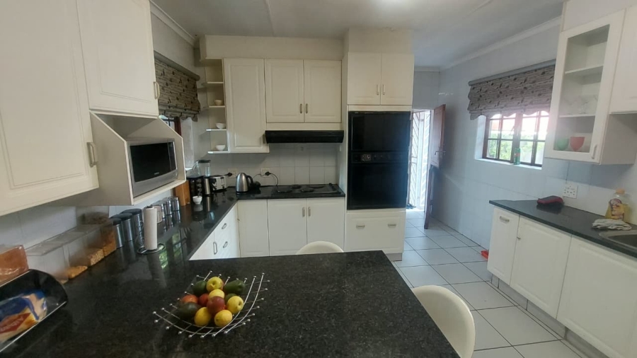 6 Bedroom Property for Sale in Brackenhurst Gauteng