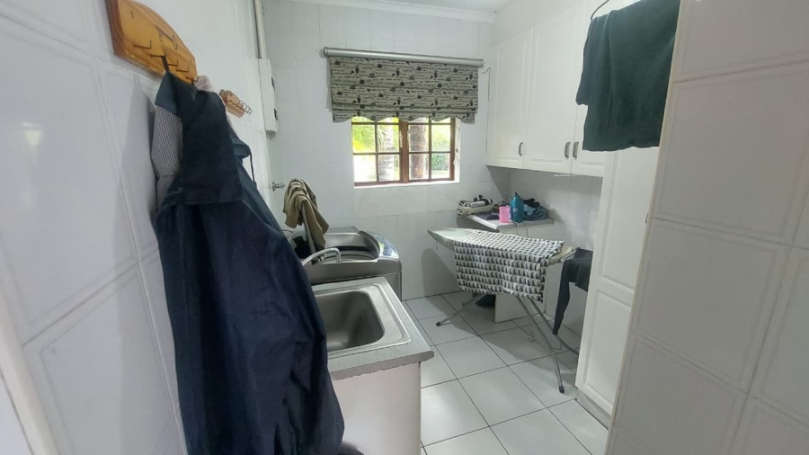 6 Bedroom Property for Sale in Brackenhurst Gauteng