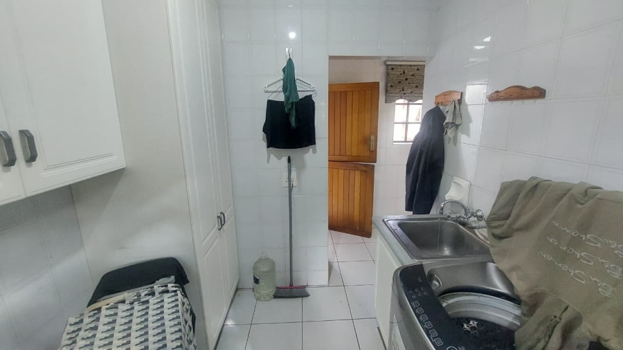 6 Bedroom Property for Sale in Brackenhurst Gauteng