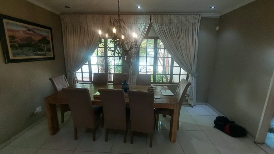6 Bedroom Property for Sale in Brackenhurst Gauteng