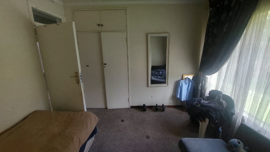 6 Bedroom Property for Sale in Brackenhurst Gauteng