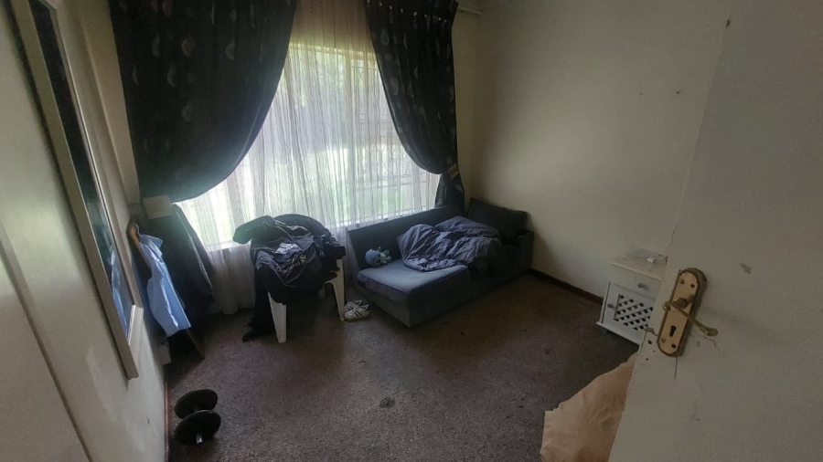 6 Bedroom Property for Sale in Brackenhurst Gauteng