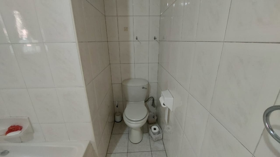 6 Bedroom Property for Sale in Brackenhurst Gauteng