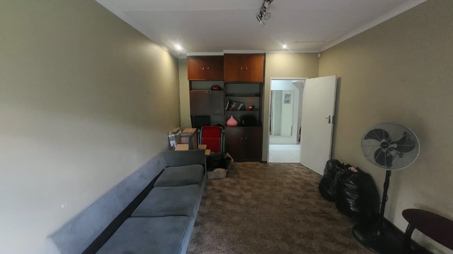 6 Bedroom Property for Sale in Brackenhurst Gauteng