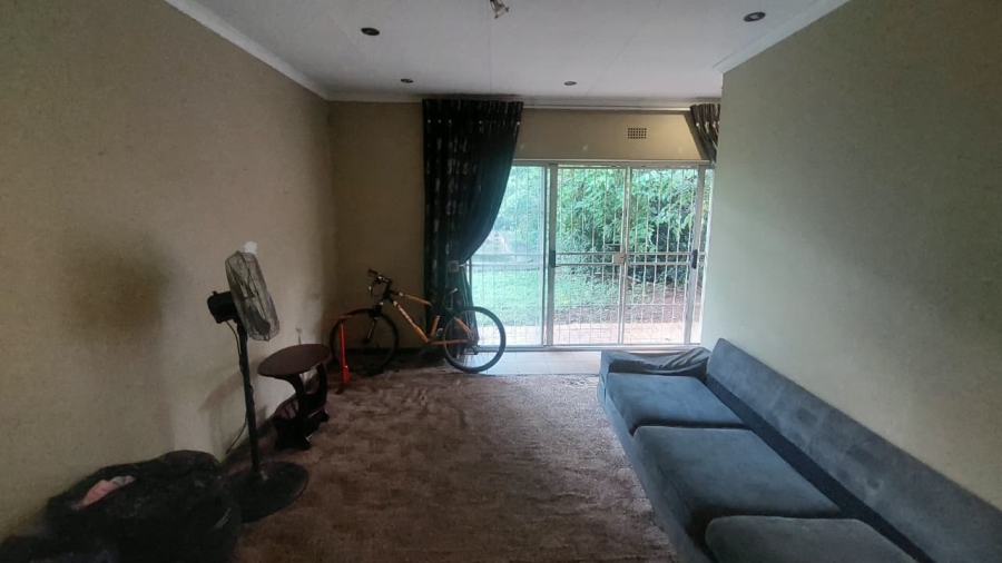 6 Bedroom Property for Sale in Brackenhurst Gauteng