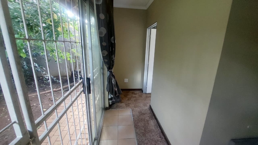 6 Bedroom Property for Sale in Brackenhurst Gauteng
