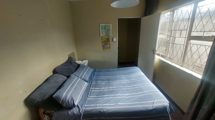 6 Bedroom Property for Sale in Brackenhurst Gauteng