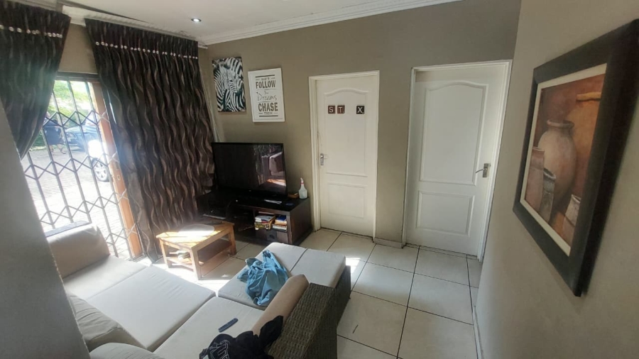 6 Bedroom Property for Sale in Brackenhurst Gauteng