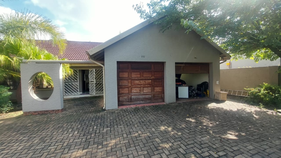 6 Bedroom Property for Sale in Brackenhurst Gauteng