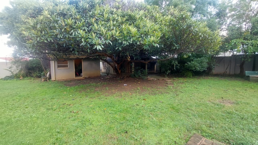 6 Bedroom Property for Sale in Brackenhurst Gauteng