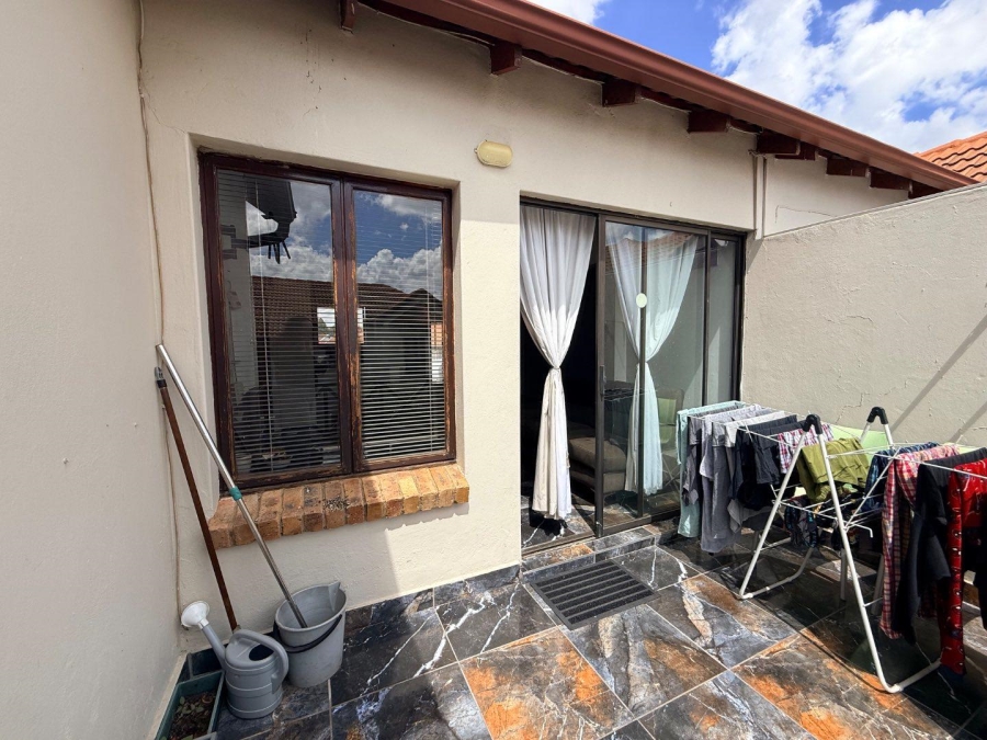 2 Bedroom Property for Sale in Northwold Gauteng