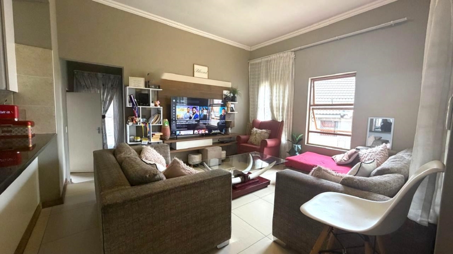 3 Bedroom Property for Sale in Kosmosdal Gauteng
