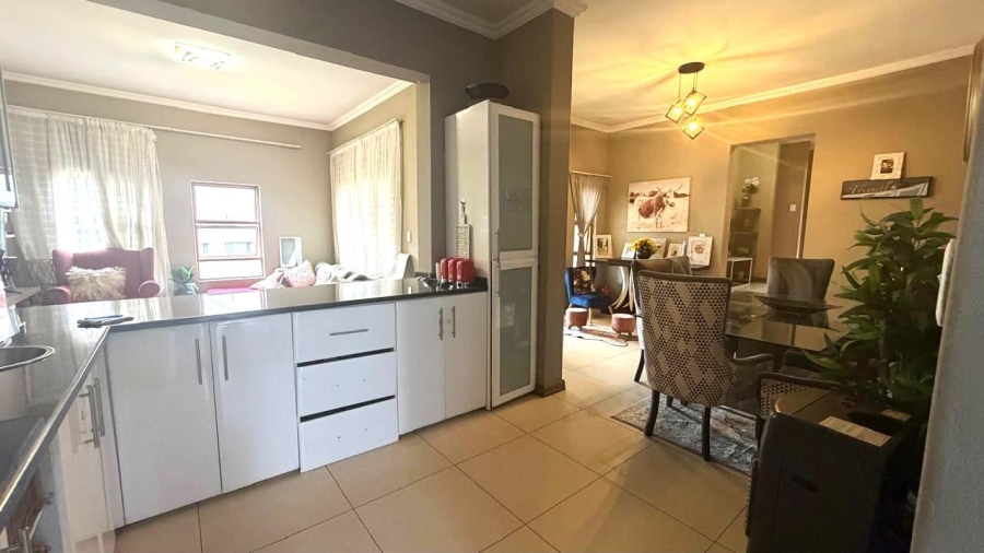 3 Bedroom Property for Sale in Kosmosdal Gauteng