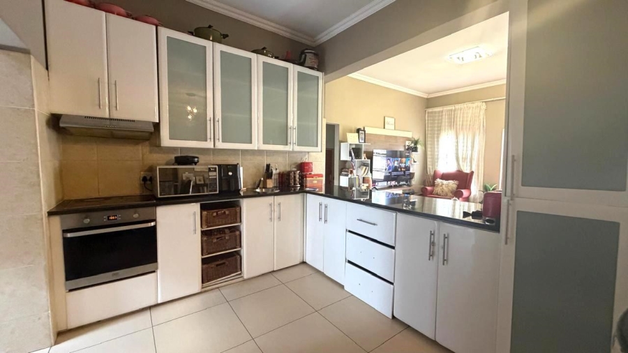 3 Bedroom Property for Sale in Kosmosdal Gauteng