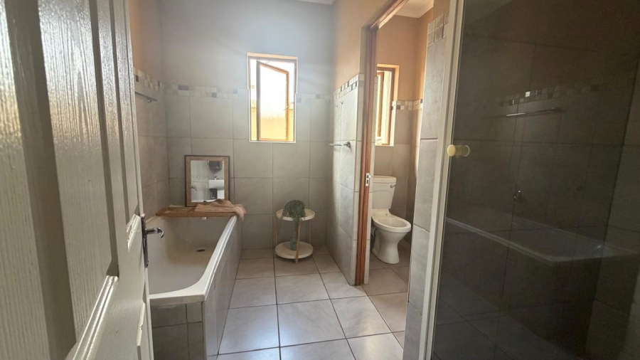 3 Bedroom Property for Sale in Kosmosdal Gauteng