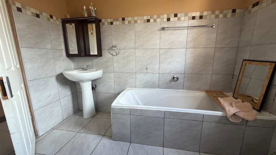 3 Bedroom Property for Sale in Kosmosdal Gauteng
