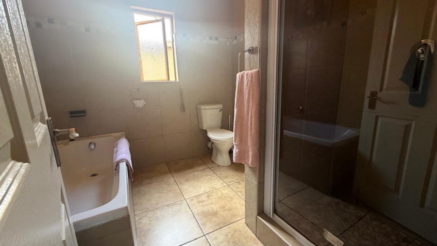 3 Bedroom Property for Sale in Kosmosdal Gauteng