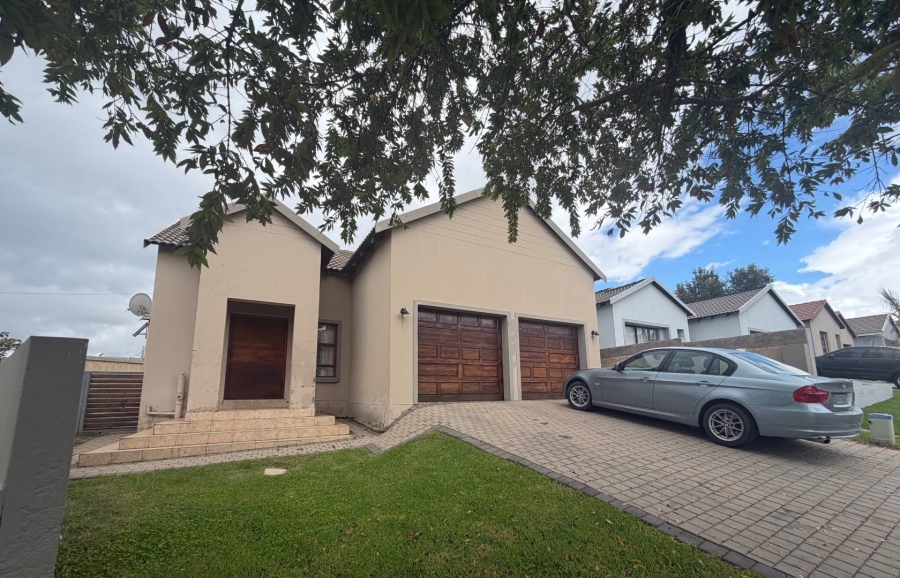 4 Bedroom Property for Sale in Kosmosdal Gauteng
