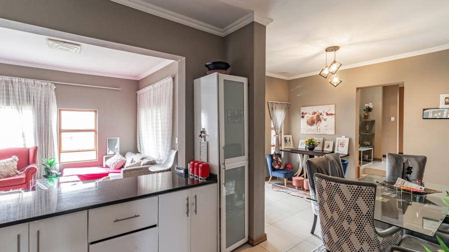 4 Bedroom Property for Sale in Kosmosdal Gauteng