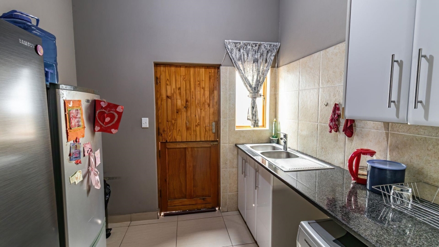 4 Bedroom Property for Sale in Kosmosdal Gauteng