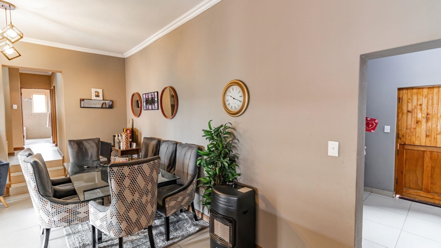 4 Bedroom Property for Sale in Kosmosdal Gauteng