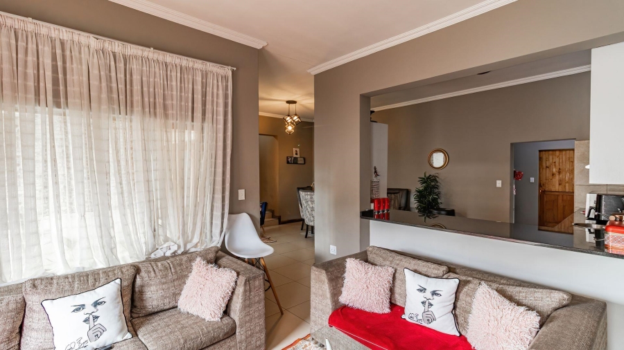 4 Bedroom Property for Sale in Kosmosdal Gauteng