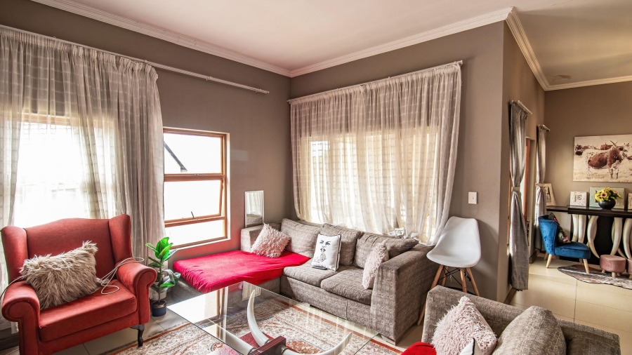 4 Bedroom Property for Sale in Kosmosdal Gauteng
