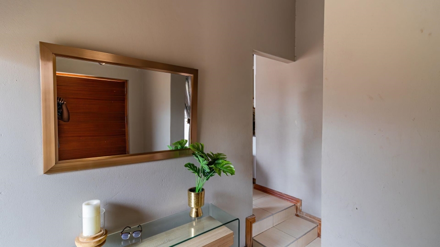 4 Bedroom Property for Sale in Kosmosdal Gauteng