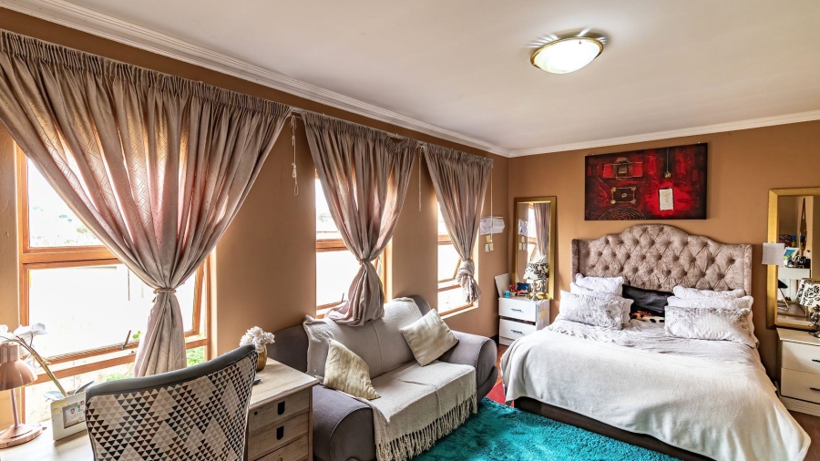 4 Bedroom Property for Sale in Kosmosdal Gauteng
