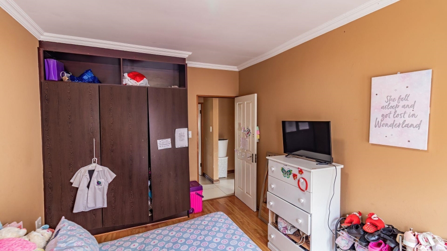 4 Bedroom Property for Sale in Kosmosdal Gauteng