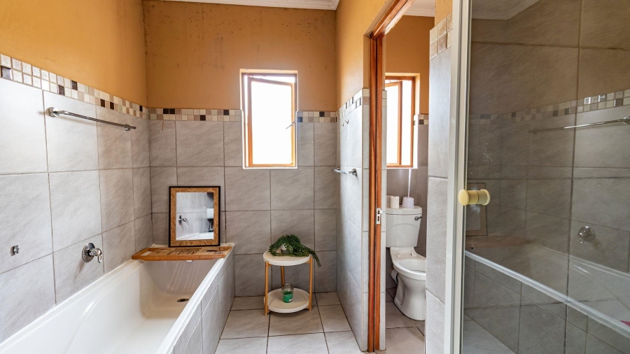 4 Bedroom Property for Sale in Kosmosdal Gauteng