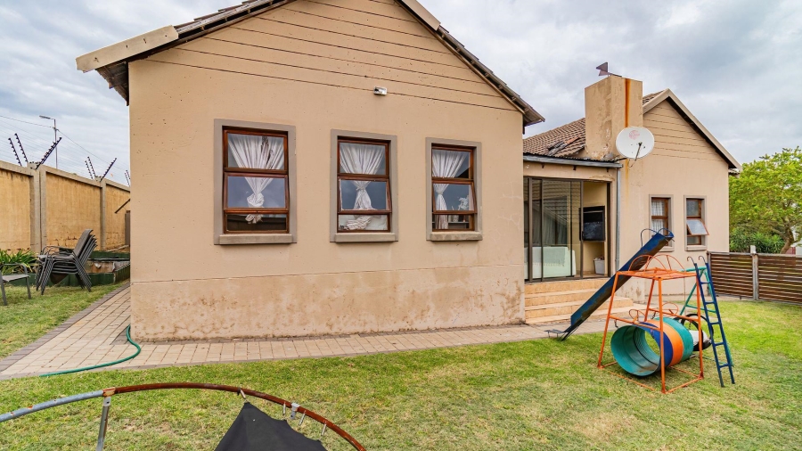 4 Bedroom Property for Sale in Kosmosdal Gauteng