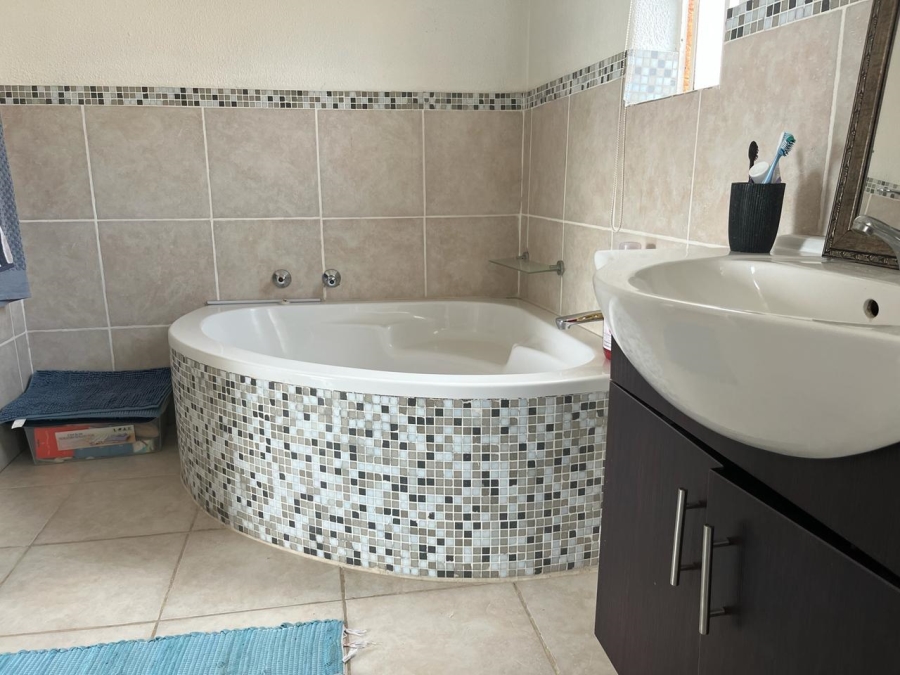 3 Bedroom Property for Sale in Roodepoort Gauteng