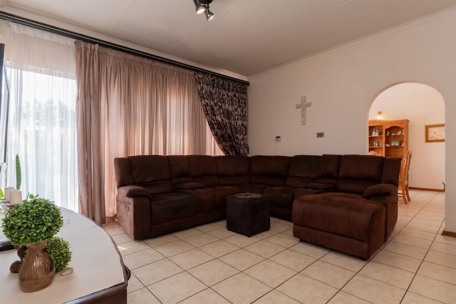 3 Bedroom Property for Sale in Birchleigh North Gauteng