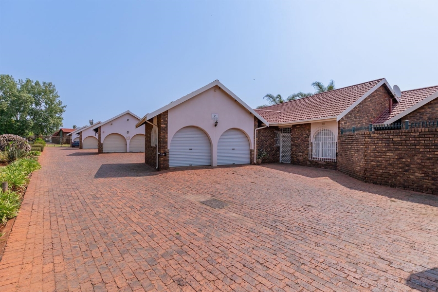 3 Bedroom Property for Sale in Birchleigh North Gauteng