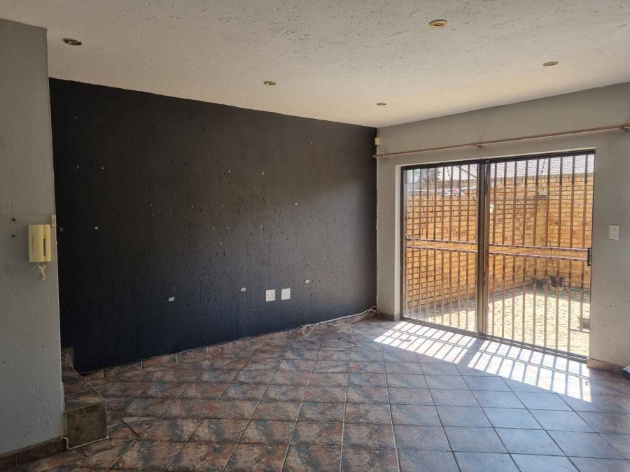 To Let 2 Bedroom Property for Rent in Brackenhurst Gauteng