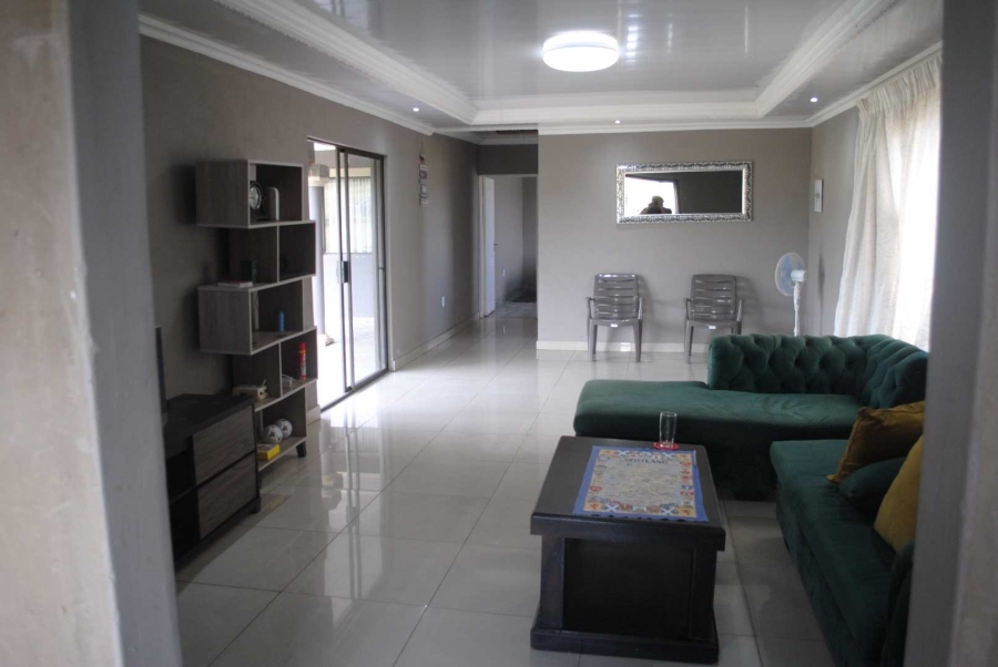 4 Bedroom Property for Sale in Nelsonia Gauteng