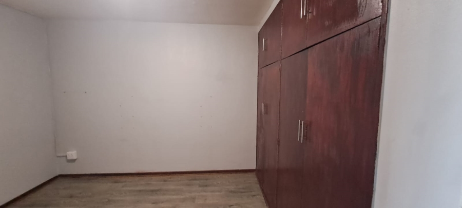 To Let 3 Bedroom Property for Rent in New Redruth Gauteng