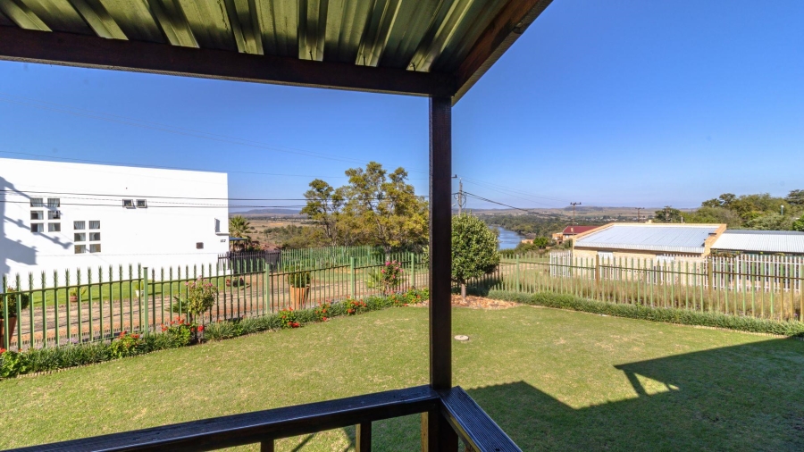 3 Bedroom Property for Sale in Vaaloewer Gauteng