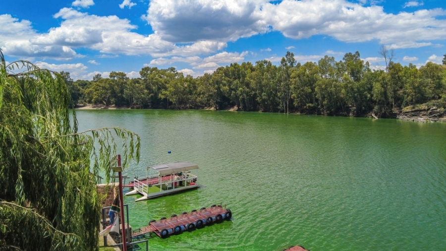 3 Bedroom Property for Sale in Vaaloewer Gauteng