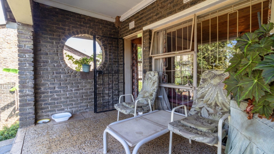 3 Bedroom Property for Sale in Vaaloewer Gauteng