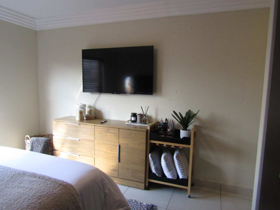 2 Bedroom Property for Sale in Ravenswood Gauteng