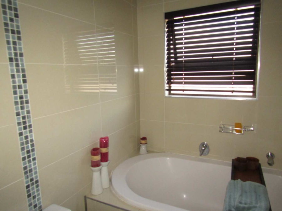 2 Bedroom Property for Sale in Ravenswood Gauteng