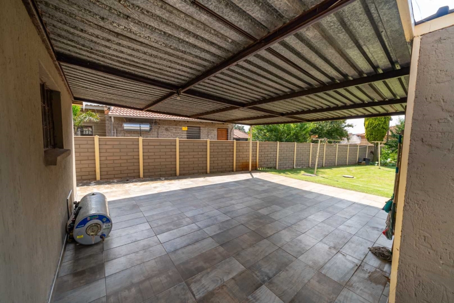 3 Bedroom Property for Sale in Selcourt Gauteng