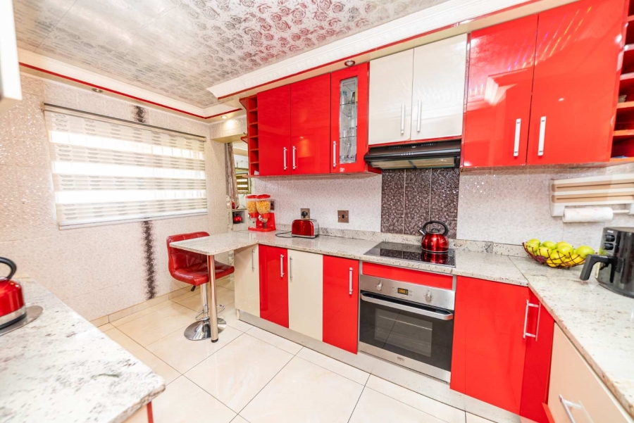 3 Bedroom Property for Sale in Selcourt Gauteng