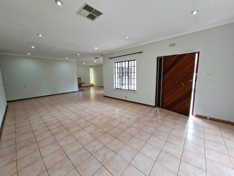 To Let 4 Bedroom Property for Rent in Woodmead Gauteng