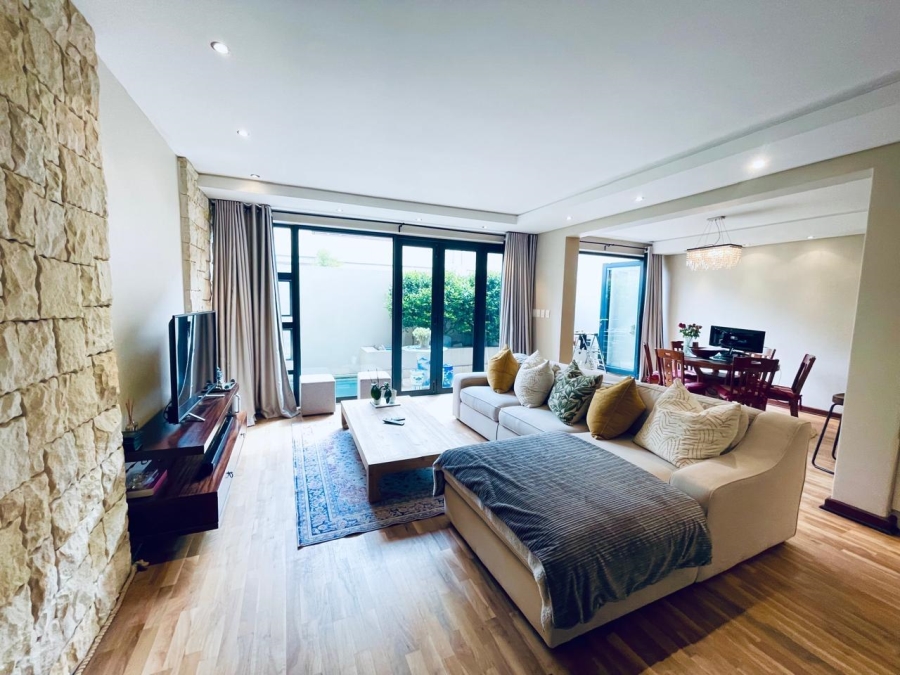 To Let 3 Bedroom Property for Rent in Illovo Gauteng