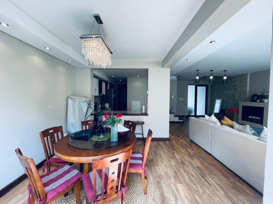 To Let 3 Bedroom Property for Rent in Illovo Gauteng